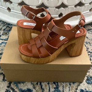 Steve Madden Hollyn platform sandals in Cognac Leather.